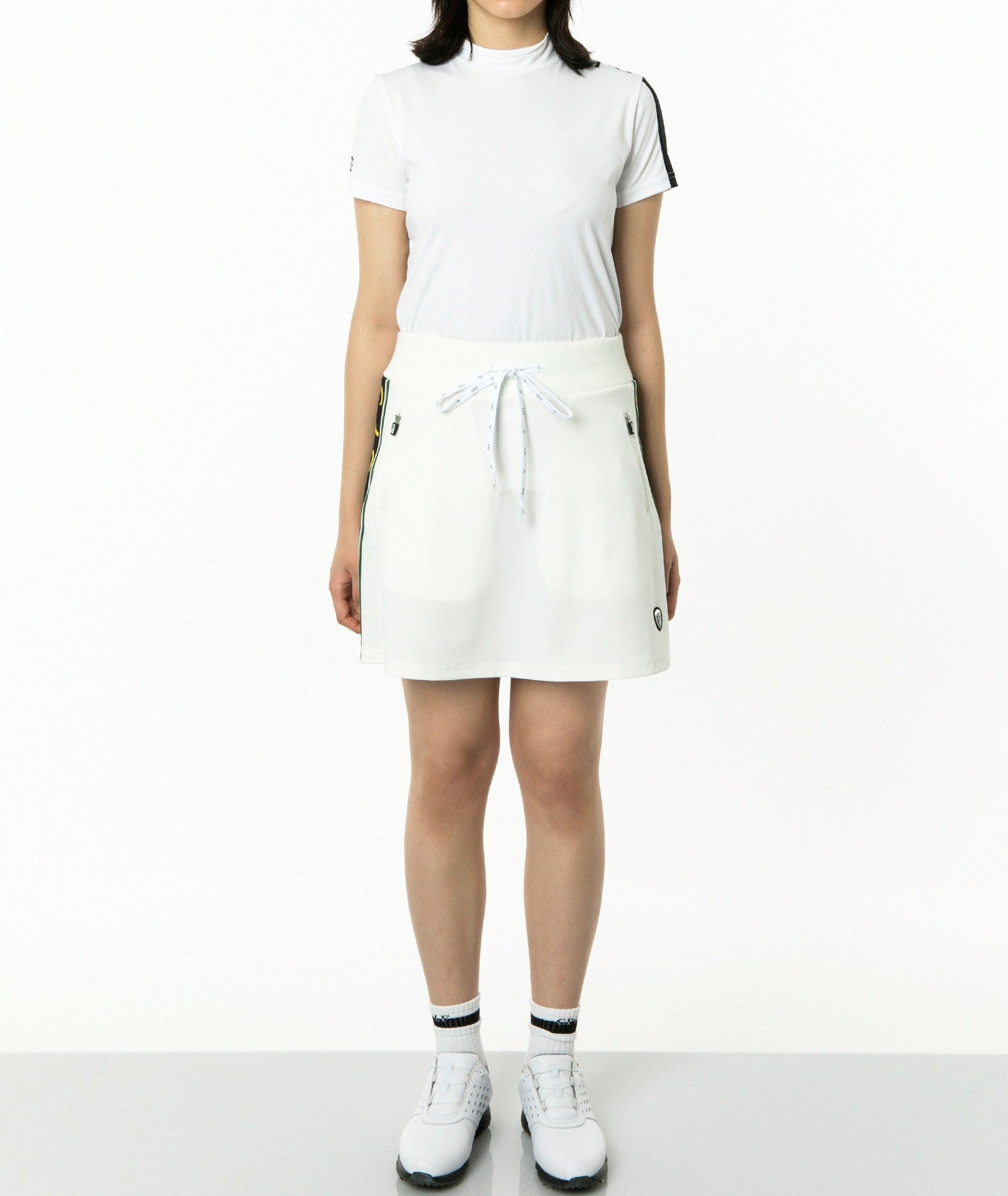 【9월 9일 이후 출하】 스탠드 넥 원 사이드 전환 라인 SS(쇼트 슬리브)