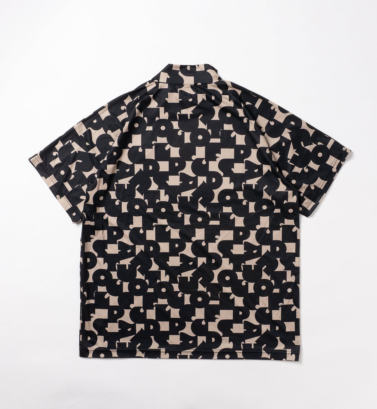 70’S調タイポグラフィプリントモックネックSS | MEN-SAMPLE-