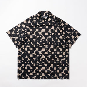 70’S調タイポグラフィプリントモックネックSS | MEN-SAMPLE-