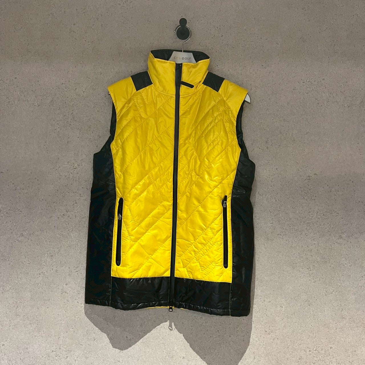 【Sample】ハイネッククリップロゴベスト | MEN